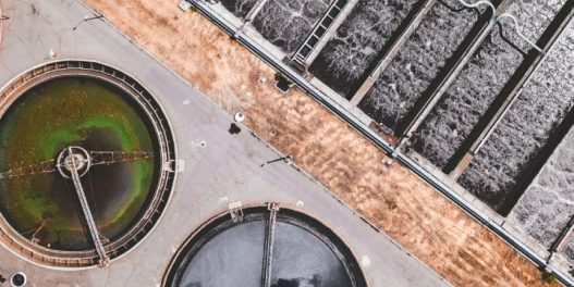 U 7 okruga u Srbiji, uključujući i grad Beograd, obuhvat tretmanom otpadnih voda je ravno 0%